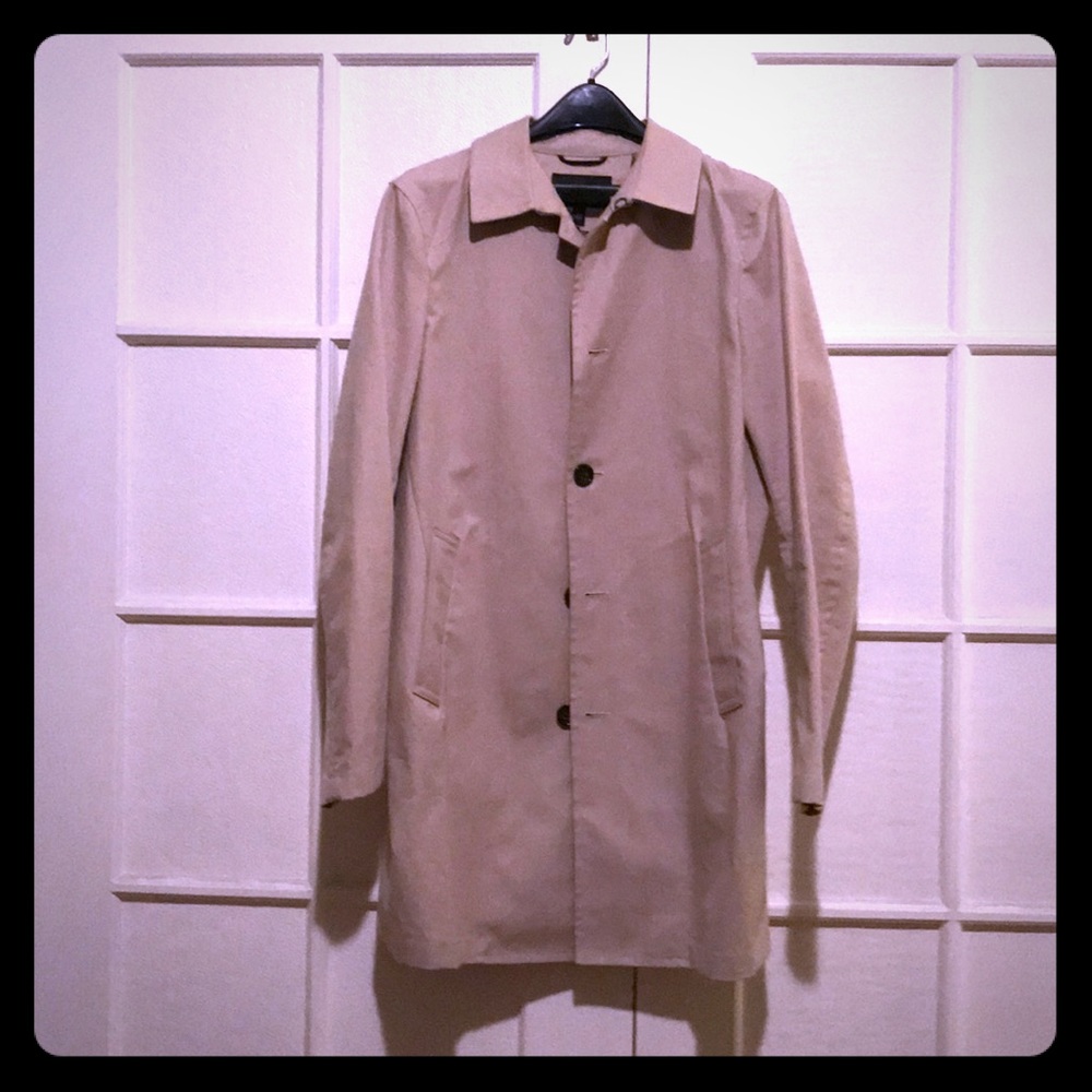 Like New Banana Republic Men's Tan Trench Coat